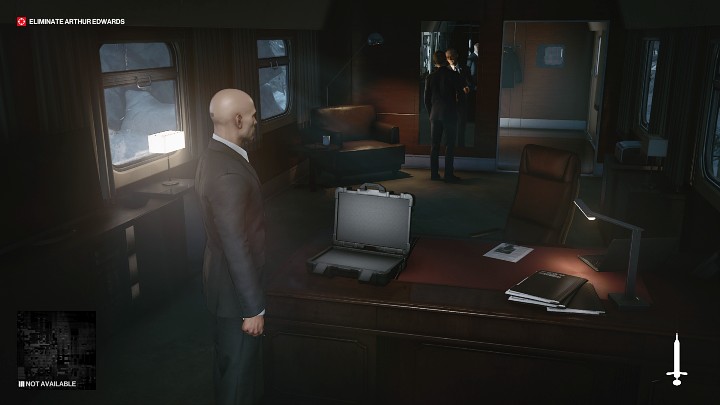 Po spotkaniu z Arthurem Edwardsem (The Constant), weź do ręki serum i poczekaj około jedną minutę - Hitman 3: Sekretne zakończenie - jak odblokować? - Hitman 3 - poradnik, solucja