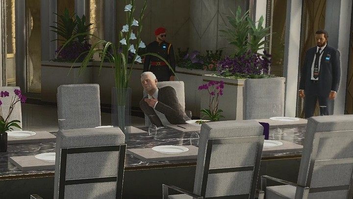 Ofiara, która skosztuje zatrutego jedzenia lub picia zaczyna natychmiast dusić się, a następnie upada na podłogę i ginie na miejscu - Hitman 3: Przeciwnik - jak otruć? - Hitman 3 - poradnik, solucja