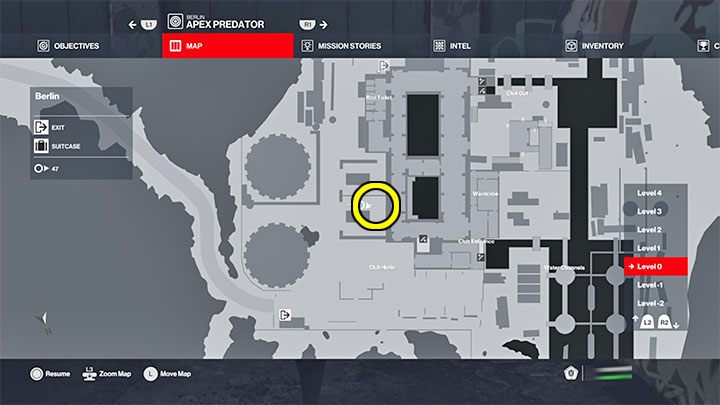 Pierwszy mural możesz znaleźć w niewielkiej odległości na północ od kolejki do głównego wejścia do klubu, obok dwóch wartowników pilnujących przejścia do północnej części mapy - Hitman 3: Bird Art - jak odblokować trofeum/osiągnięcie? - Hitman 3 - poradnik, solucja