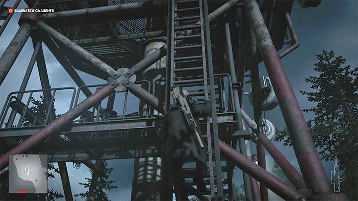 Użyj wytrycha / łomu na bramce przy wieży - Hitman 3: Agent Tremaine - jak zabić? (The Sniper) - Berlin, solucja - Hitman 3 - poradnik, solucja
