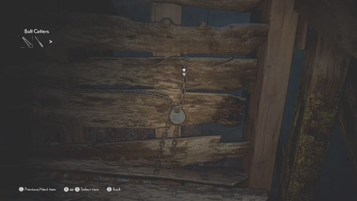 Aby wrócić na miejsce musisz zeskoczyć na deski i rozciąć łańcuch za pomocą nożyc do metalu - The Medium: Ruiny - solucja, opis przejścia - The Medium - poradnik do gry