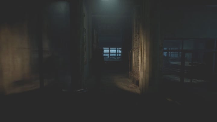 Po zbadaniu wszystkich dostępnych elementów sprawdź drogę prowadząca na basen - The Medium: Przejście na drugą stronę lustra - solucja, opis przejścia - The Medium - poradnik do gry