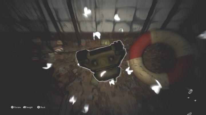 Ostatnia zabawka znajduje się przed dziurą w ścianie, koło koła ratunkowego - The Medium: Przejście na drugą stronę lustra - solucja, opis przejścia - The Medium - poradnik do gry