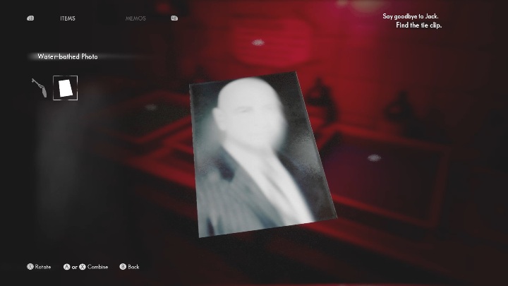 Możesz obserwować zmiany jakie zachodzą na zdjęciu, gdy tylko wyjmiesz odbitkę z danego roztworu - The Medium: Mieszkanie Jacka - solucja, opis przejścia - The Medium - poradnik do gry