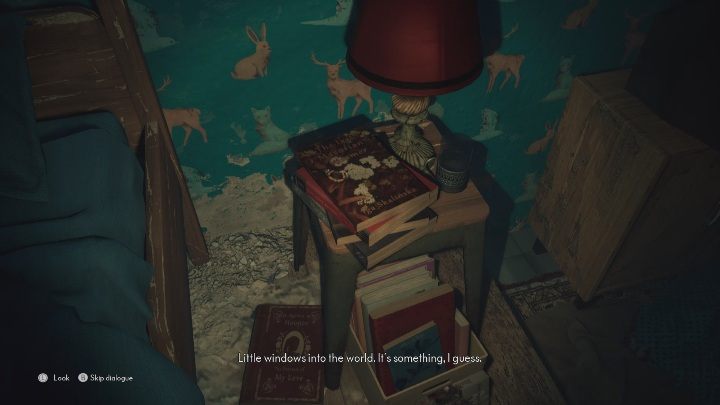 Przy łóżku zobaczysz również stos książek, który przyciągnie uwagę bohaterki - The Medium: Mieszkanie Thomasa - solucja, opis przejścia - The Medium - poradnik do gry