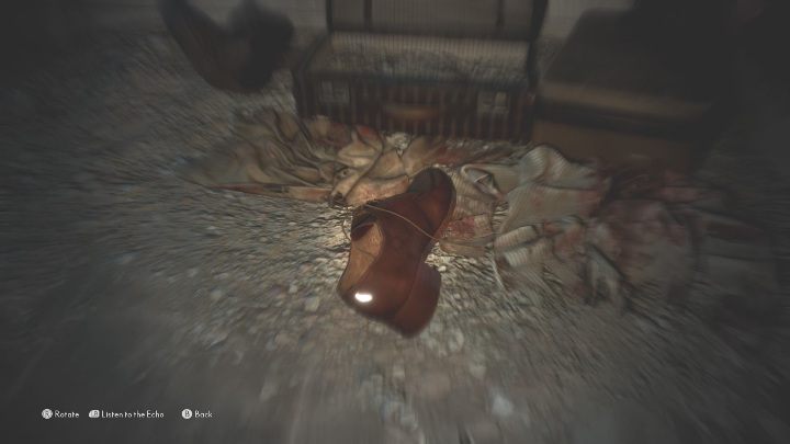 Aby aktywować to echo musisz zbadać but znajdujące się na podłodze, zaraz obok walizki - The Medium: Echa - lista wszystkich - The Medium - poradnik do gry