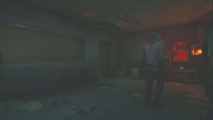 W pomieszczeniu znajdziesz kilka przedmiotów, które pomogą Ci zapoznać się lepiej z historią - The Medium: Czerwony Dom - solucja, opis przejścia - The Medium - poradnik do gry