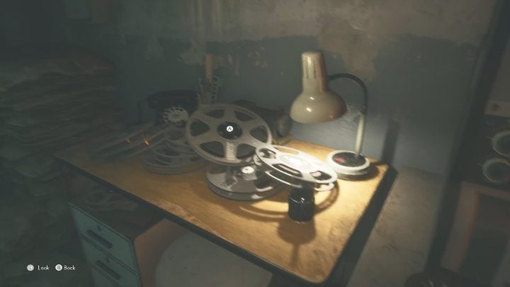 Podejdź do biurka - The Medium: Czerwony Dom - solucja, opis przejścia - The Medium - poradnik do gry