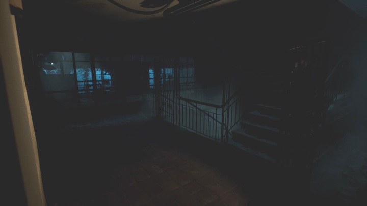 Gdy będziesz już na klatce schodowej po prostu skorzystaj ze schodów i udaj się na piętro niżej - The Medium: Dojście do świetlicy - solucja, opis przejścia - The Medium - poradnik do gry