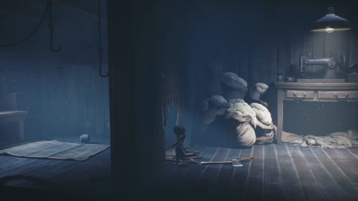Gdy dotrzesz do drzwi parokrotnie uderz siekierą w ścianę - Little Nightmares 2: Domek w lesie - solucja, opis przejścia - Little Nightmares 2 - poradnik do gry