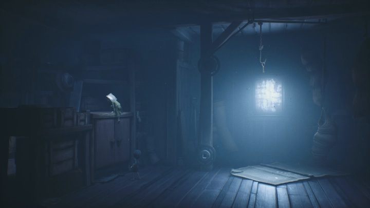 Musicie zdobyć klucz, ale żeby dostać się do niego potrzebujcie przeskoczyć dalej - Little Nightmares 2: Domek w lesie - solucja, opis przejścia - Little Nightmares 2 - poradnik do gry