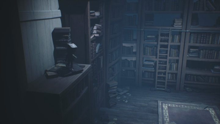 Zacznijmy od spokojnego zejścia z półki - Little Nightmares 2: Biblioteka - solucja, opis przejścia - Little Nightmares 2 - poradnik do gry