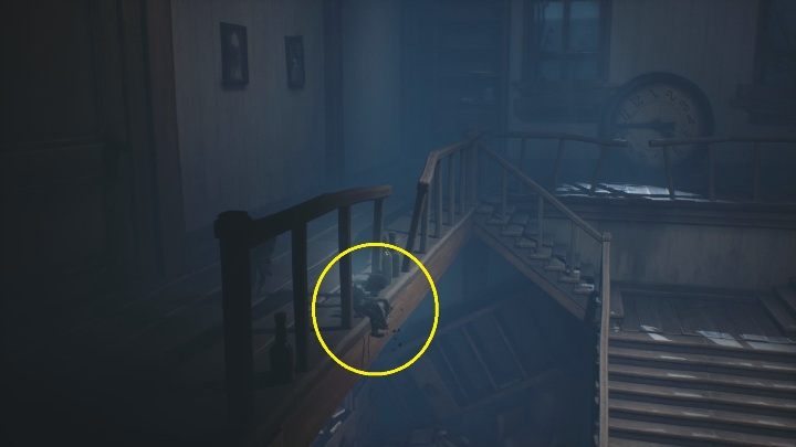 Aby dostać się do tych widmowych szczątków musisz wbiec na schody i skręcić w lewo - Little Nightmares 2: Wszystkie Widmowe szczątki, rozdział 2 Dom dziecka - Little Nightmares 2 - poradnik do gry