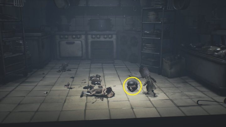 Po pokonaniu przeciwników musisz założyć głowę jednego z nich - Little Nightmares 2: Kuchnia - solucja, opis przejścia - Little Nightmares 2 - poradnik do gry