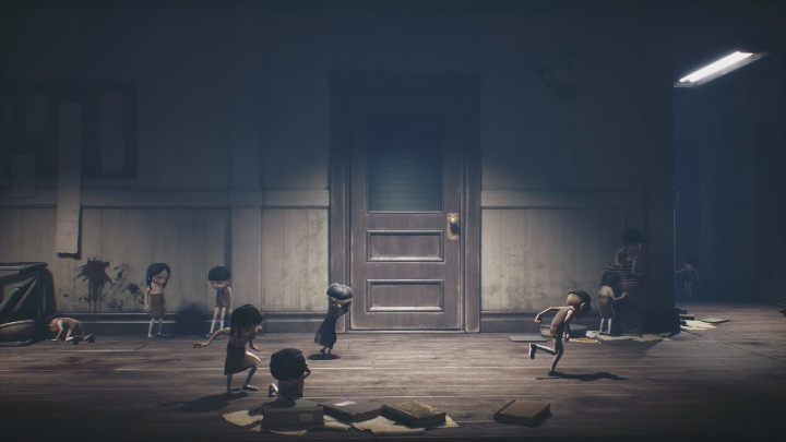 Dobrnij do drzwi i kontynuuj swoją podróż przez korytarz - Little Nightmares 2: Kuchnia - solucja, opis przejścia - Little Nightmares 2 - poradnik do gry