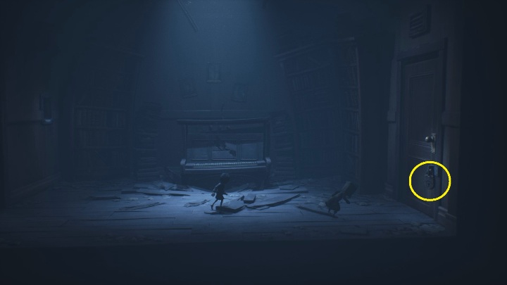 To spadnięciu na niższe piętro zobaczysz kolejne drzwi z kłódką - Little Nightmares 2: Ucieczka ze szkoły - solucja, opis przejścia - Little Nightmares 2 - poradnik do gry