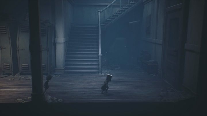 Aby wydostać się z budynku musisz pokonać jeszcze jeden pokój - Little Nightmares 2: Ucieczka ze szkoły - solucja, opis przejścia - Little Nightmares 2 - poradnik do gry