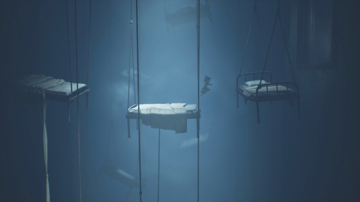 Rozpędź się i przeskocz przez kolejne lóżka - Little Nightmares 2: Pierwsze piętro - solucja, opis przejścia - Little Nightmares 2 - poradnik do gry