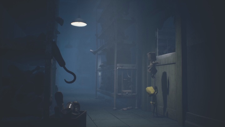 Z pomocą Six przeskoczysz przez drzwi - Little Nightmares 2: Bezpieczniki - solucja, opis przejścia - Little Nightmares 2 - poradnik do gry