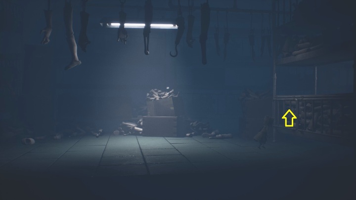 Przeskocz przez półki i staraj się nie zatrzymywać się, aby nikt nie pokusił się Cię zaatakować - Little Nightmares 2: Bezpieczniki - solucja, opis przejścia - Little Nightmares 2 - poradnik do gry
