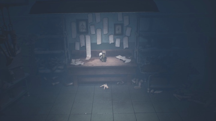 W końcu natrafisz na szafkę z bezpiecznikiem - Little Nightmares 2: Bezpieczniki - solucja, opis przejścia - Little Nightmares 2 - poradnik do gry