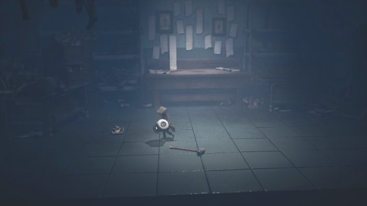 Atakuj dłoń chwilę po jej odskoku - Little Nightmares 2: Bezpieczniki - solucja, opis przejścia - Little Nightmares 2 - poradnik do gry