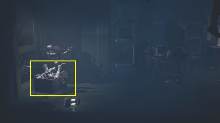 Najpierw odsuń karton znajdujący się przy drzwiach - Little Nightmares 2: Bezpieczniki - solucja, opis przejścia - Little Nightmares 2 - poradnik do gry