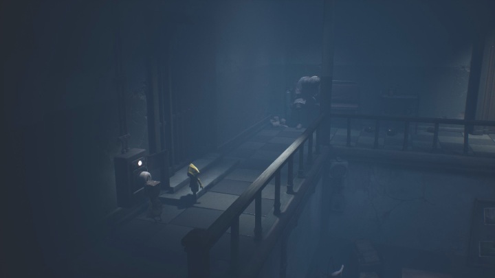 Drugi bezpiecznik znajduje się za zamkniętymi drzwiami - Little Nightmares 2: Bezpieczniki - solucja, opis przejścia - Little Nightmares 2 - poradnik do gry
