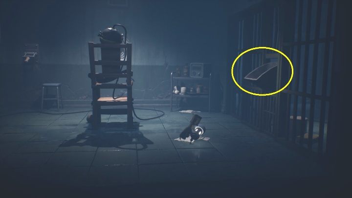Rzuć bezpiecznikiem w metalową część, aby Six mogła go zdobyć po drugiej stronie - Little Nightmares 2: Bezpieczniki - solucja, opis przejścia - Little Nightmares 2 - poradnik do gry