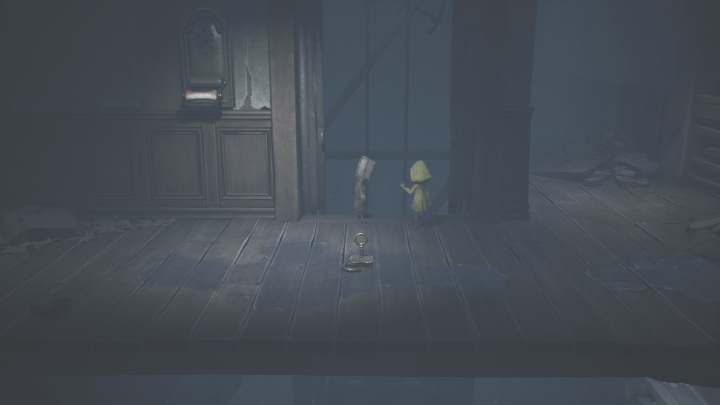 Tym razem musisz wskoczyć na windę, a nie do niej - Little Nightmares 2: Przejście przez miasto - solucja, opis przejścia - Little Nightmares 2 - poradnik do gry