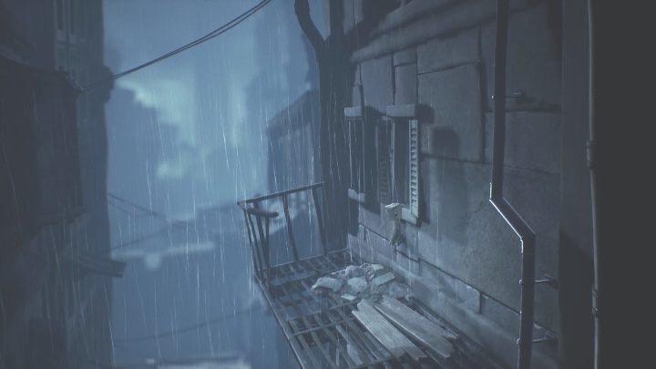 Twoim zadaniem jest dostanie się do okna, które jest po prawej stronie - Little Nightmares 2: Przejście przez miasto - solucja, opis przejścia - Little Nightmares 2 - poradnik do gry