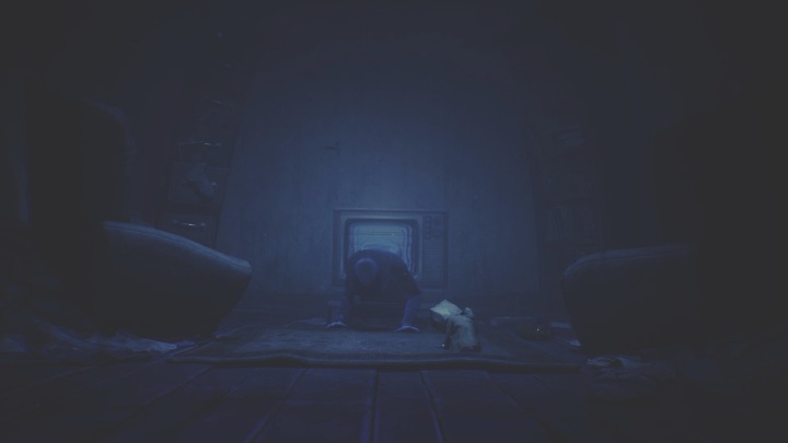 Teraz bardzo ważna rzecz - gdy wypadniesz z ekranu, potwór wyjdzie za Tobą - Little Nightmares 2: Przejście przez miasto - solucja, opis przejścia - Little Nightmares 2 - poradnik do gry