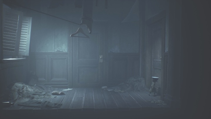 Twoim kolejnym zadaniem jest wskoczenie na wieszak i przeniesienie się do kolejnego bloku - Little Nightmares 2: Telewizory - solucja, opis przejścia - Little Nightmares 2 - poradnik do gry