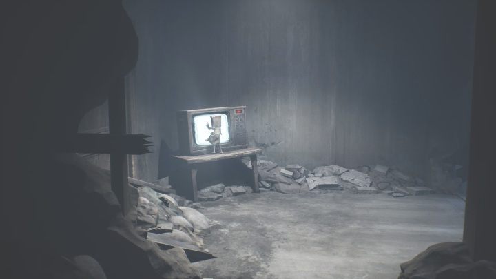 Gdy wdrapiesz się na kolejne piętro, czeka Cię dokładnie takie samo zadanie - Little Nightmares 2: Telewizory - solucja, opis przejścia - Little Nightmares 2 - poradnik do gry