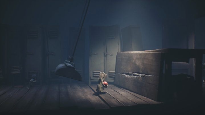 Cały świat Little Nightmares 2 jest naszpicowany pułapkami różnego rodzaju - Little Nightmares 2: Porady na start - Little Nightmares 2 - poradnik do gry