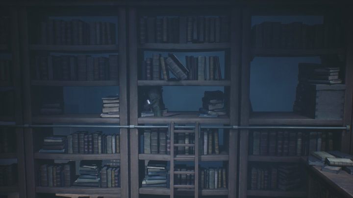 Aby dostać się do nowego nakrycia głowy potrzebujesz przesunąć drabinę na 3 regał - Little Nightmares 2: Wszystkie Czapki, rozdział 2 Dom dziecka - Little Nightmares 2 - poradnik do gry