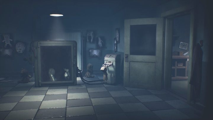 Aby się upewnić, możesz prześwietlić zabawkę, w ten sposób zobaczysz klucz w jej wnętrzu - Little Nightmares 2: Jak zdobyć klucz w zabawce? - Little Nightmares 2 - poradnik do gry