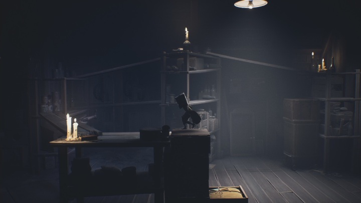 Wróć do pokoju, otwórz szufladę i przebiegnij całą trasę jeszcze raz - Little Nightmares 2: The Nomes Attic - solucja, opis przejścia - Little Nightmares 2 - poradnik do gry