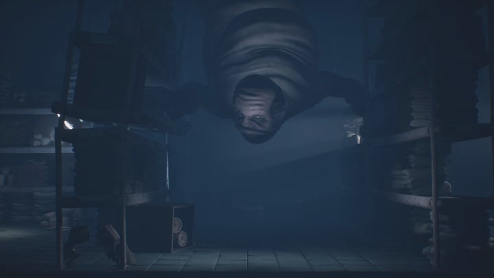 Spotkasz swojego przeciwnika, który będzie gonił Cię już do końca tego rozdziału - Little Nightmares 2: Ucieczka - solucja, opis przejścia - Little Nightmares 2 - poradnik do gry