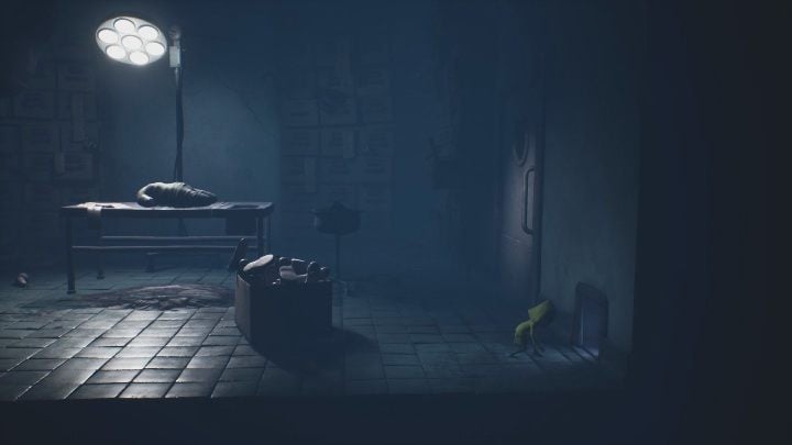 Dostań się do przejścia w ścianie, aby przejść dalej - Little Nightmares 2: Ucieczka - solucja, opis przejścia - Little Nightmares 2 - poradnik do gry