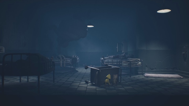 Gdy trafisz na salę z łóżkami, musisz uzbroić się w cierpliwość - Little Nightmares 2: Ucieczka - solucja, opis przejścia - Little Nightmares 2 - poradnik do gry