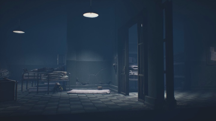 Gdy drzwi się otworzą schowaj się pod łóżkiem - Little Nightmares 2: Ucieczka - solucja, opis przejścia - Little Nightmares 2 - poradnik do gry