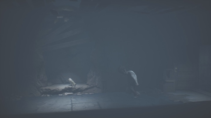 Szybko rzuć się na dźwignię i włącz prąd - Little Nightmares 2: Budynek - solucja, opis przejścia - Little Nightmares 2 - poradnik do gry
