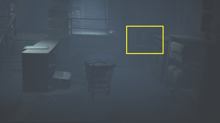 Po wyłączeniu prądu skręć w prawo i uruchom telewizor - Little Nightmares 2: Sklep i ucieczka - solucja, opis przejścia - Little Nightmares 2 - poradnik do gry