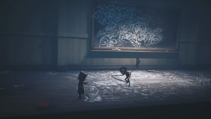 Natrafisz na ucznia, który został przywiązany do ściany - Little Nightmares 2: Szkoła - solucja, opis przejścia - Little Nightmares 2 - poradnik do gry