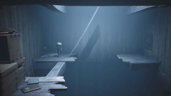 Twoim kolejnym zadaniem jest popchnięcie deski, która umożliwi Ci przejście dalej - Little Nightmares 2: Szkoła - solucja, opis przejścia - Little Nightmares 2 - poradnik do gry