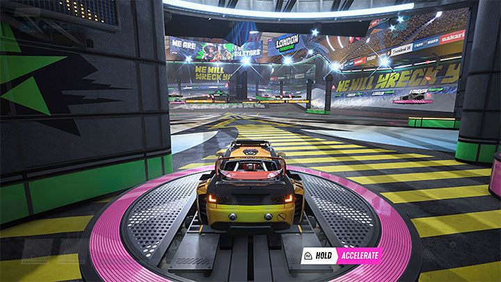 Po wylądowaniu na arenie wciśnij Trójkąt żeby wskoczyć do najbliższego pojazdu - Destruction AllStars: Samouczek/Tutorial - Destruction AllStars - poradnik do gry