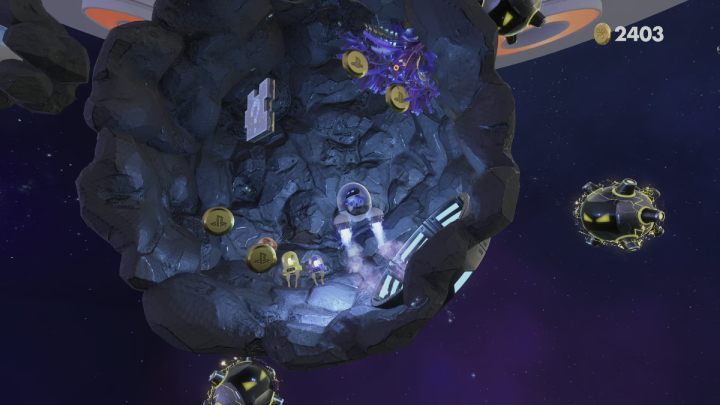 Wleć do asteroidy i zabierz 2 element układanki - Astros Playroom: Orbital przeszkody - solucja, opis przejścia - Astros Playroom - poradnik do gry