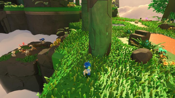 Przy zejściu na skałę, po lewej stronie obszaru znajdziesz 3 monety - Astros Playroom: Las renderów - solucja, opis przejścia - Astros Playroom - poradnik do gry