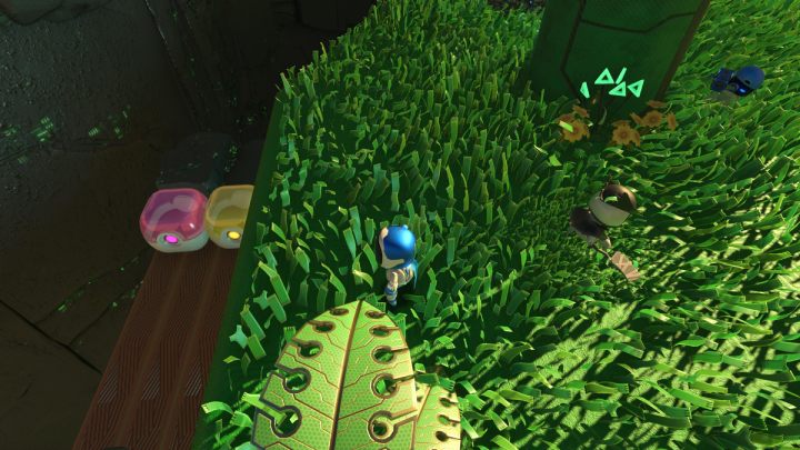 Przy krawędzi wyspy znajdziesz 2 pojemniki z monetami - Astros Playroom: Las renderów - solucja, opis przejścia - Astros Playroom - poradnik do gry